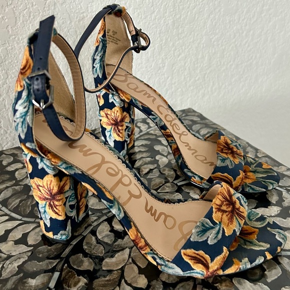 Sam Edelman Yaro Ankle Strap Sandal Heel in Baltic Velvet Fall Floral Block Heel - Picture 2 of 8